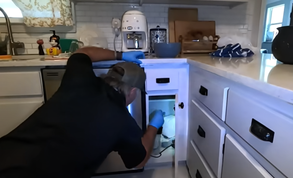 Truckee rodent control technician inspecting exterior